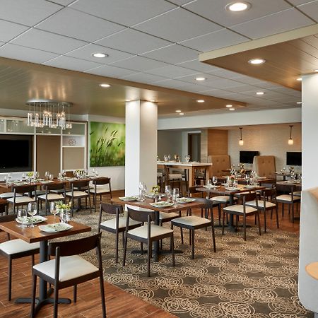 Holiday Inn Alexandria At Carlyle By Ihg Bagian luar foto