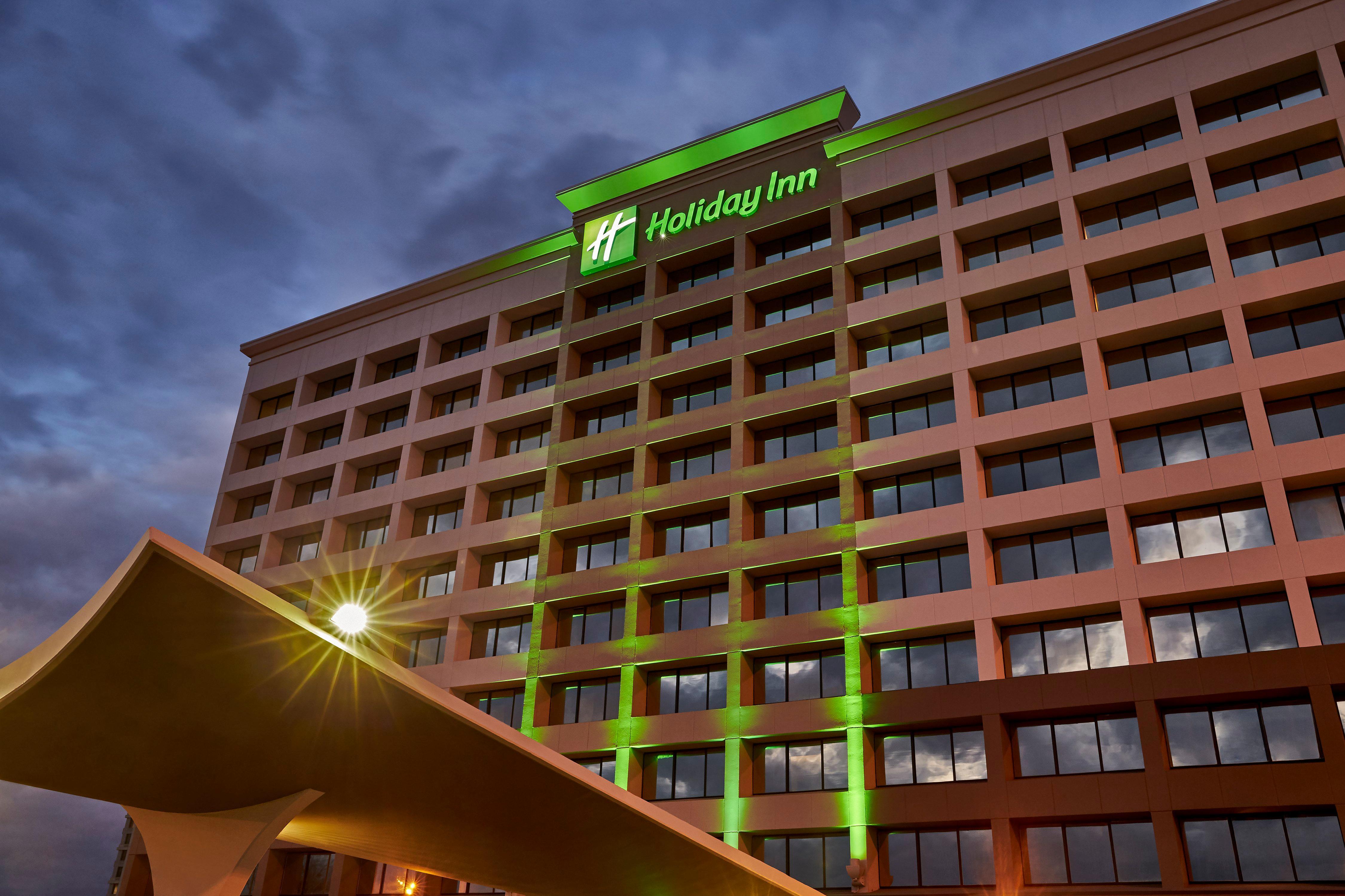 Holiday Inn Alexandria At Carlyle By Ihg Bagian luar foto