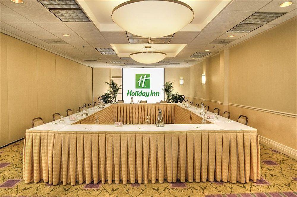Holiday Inn Alexandria At Carlyle By Ihg Bagian luar foto