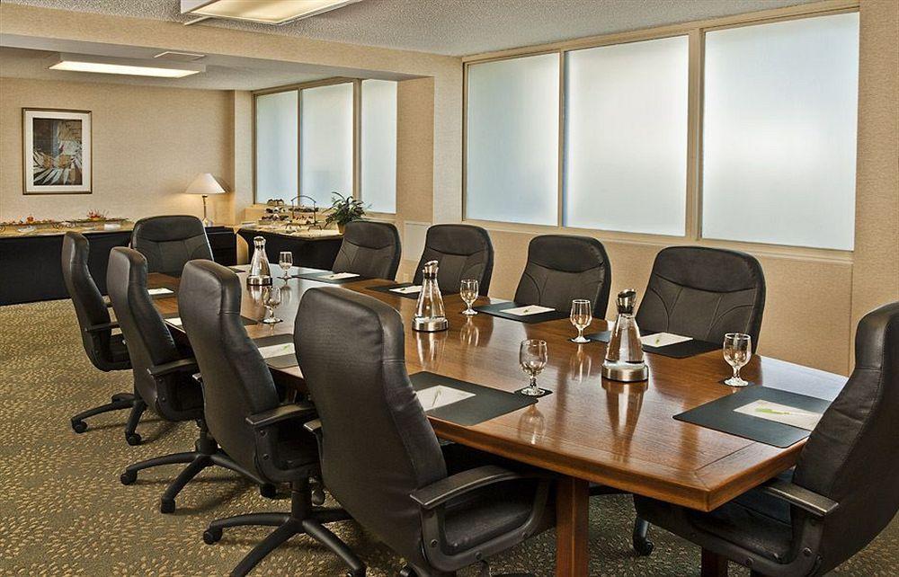 Holiday Inn Alexandria At Carlyle By Ihg Bagian luar foto