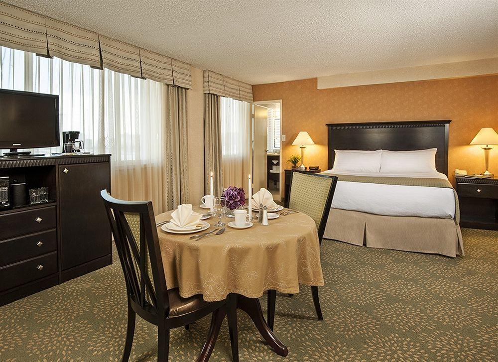 Holiday Inn Alexandria At Carlyle By Ihg Bagian luar foto